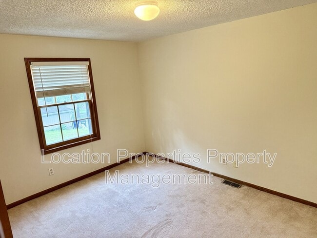 Building Photo - 3619 Lakecrest Ct