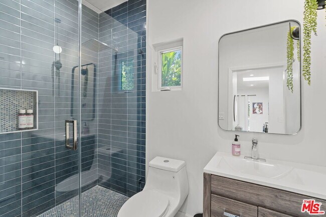 Building Photo - 11038 Blix St