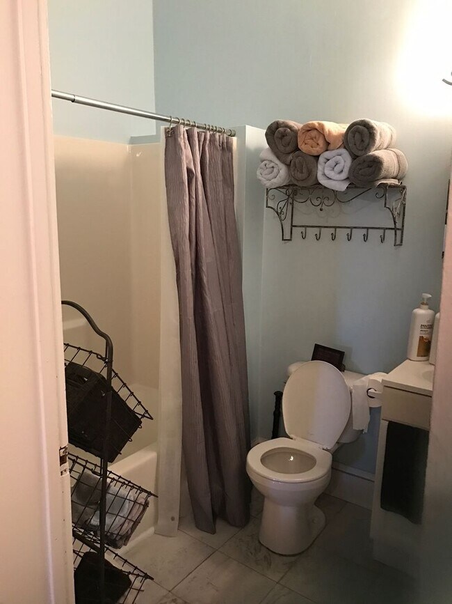 Building Photo - Charming 2BR Condo in Marigny