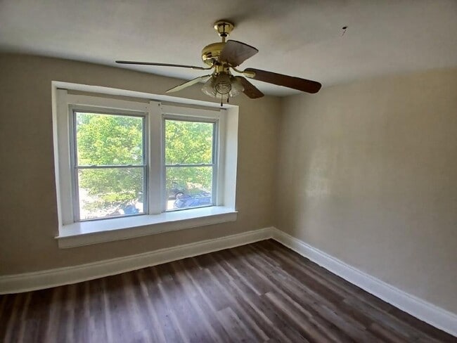 Building Photo - 4 Bed 1 Bath