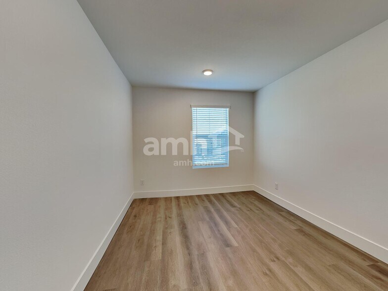 Building Photo - 9130 Fiesta Impatiens Ct