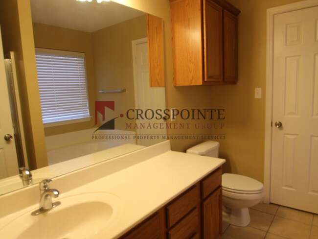 Building Photo - Available! 3 Bedroom Home in Flint!