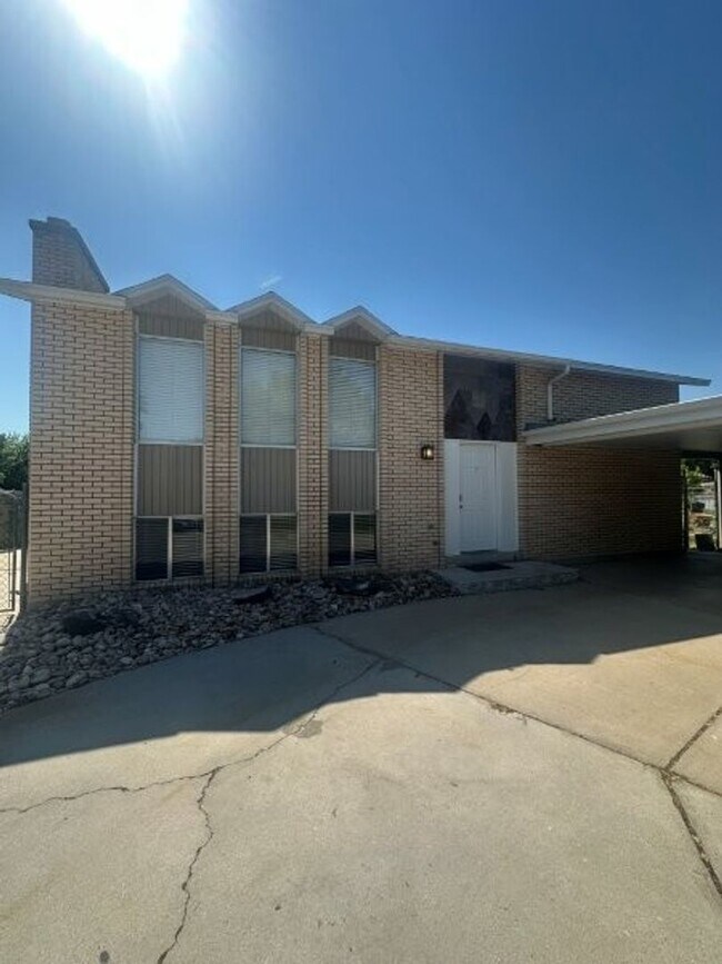Building Photo - 2641 N 1375 W