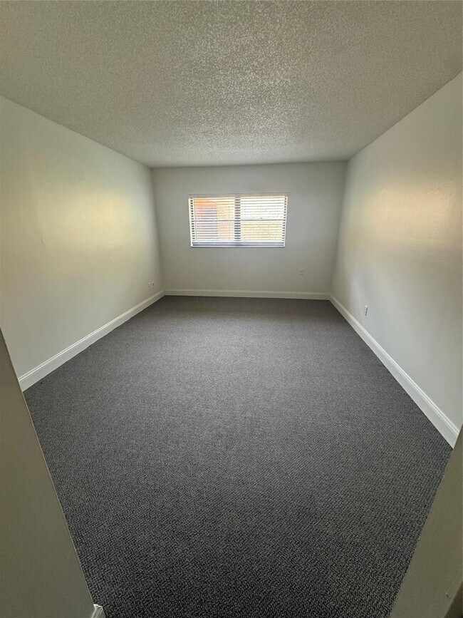 Building Photo - 8901 N New River Canal Rd