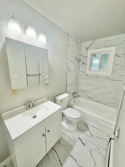 Building Photo - 319-321 E Brookside St