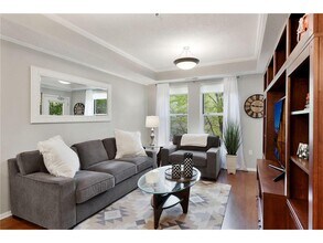 Building Photo - 645 N 1st St