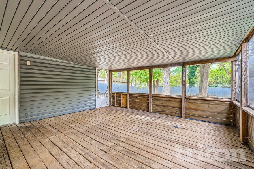 Building Photo - 5313 Larewood Dr