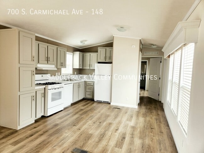 Building Photo - 700 S Carmichael Ave