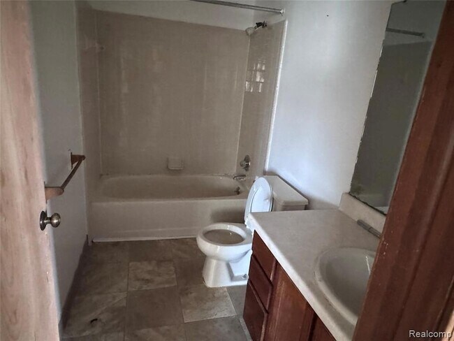 Building Photo - 16481 E 10 Mile Rd