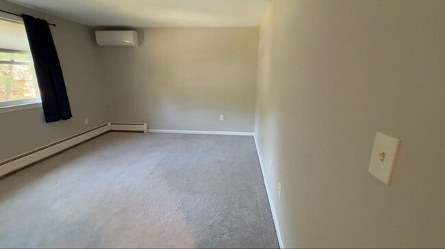 Building Photo - Available Now | 3 Bed, 1.5 Bath Single-Fam...