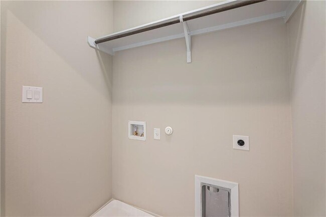 Building Photo - 220 Trailside Ln