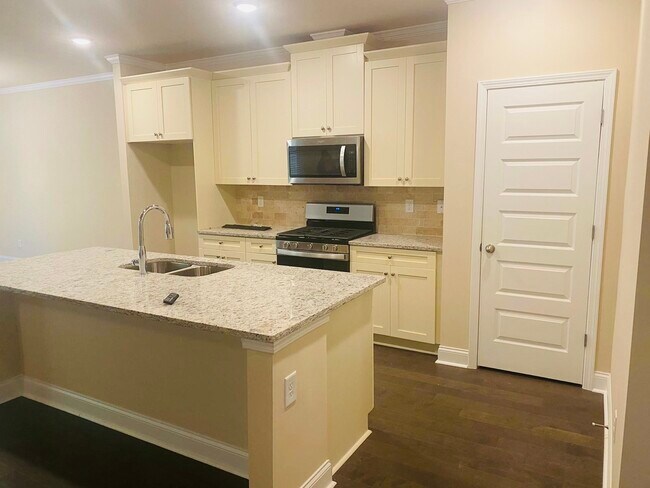 Building Photo - 5985 Arbor Knoll Plz