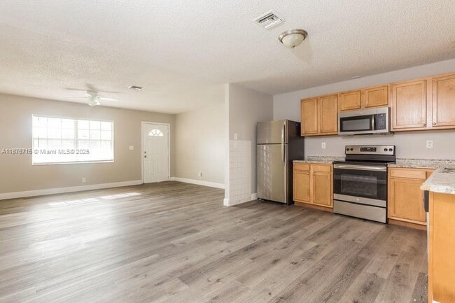 Building Photo - 2424 Angler Dr