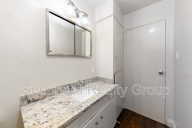 Building Photo - 6979 Palm Ct
