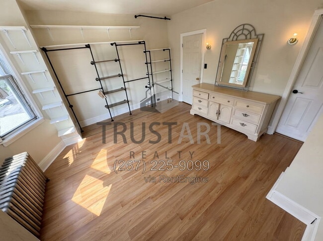 Building Photo - 4747 N Mascher St
