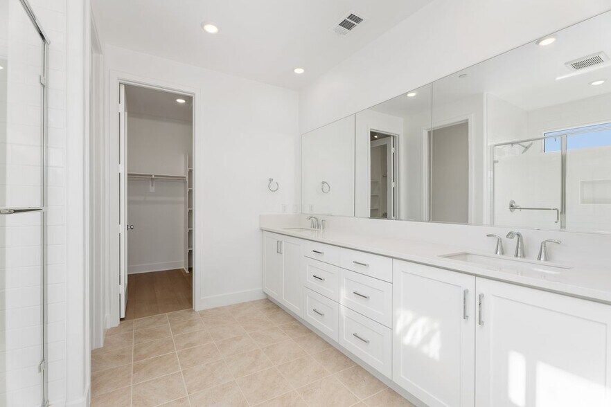 Building Photo - 128 Seep
