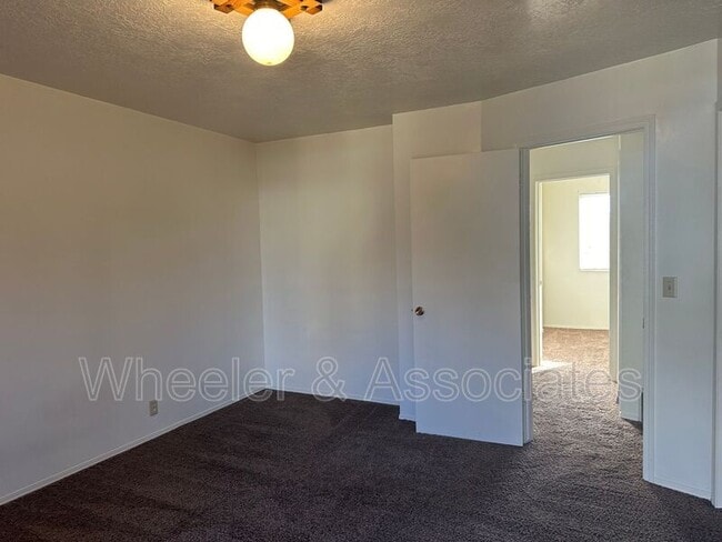 Building Photo - 1083 S 1200 W