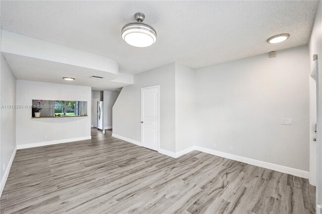 Building Photo - 16607 Hemingway Dr