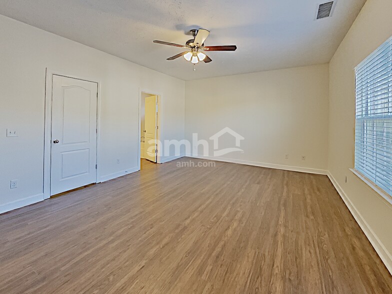 Building Photo - 1409 Napa Pt W