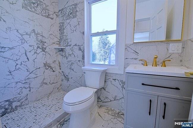 Building Photo - 16 Clarke St