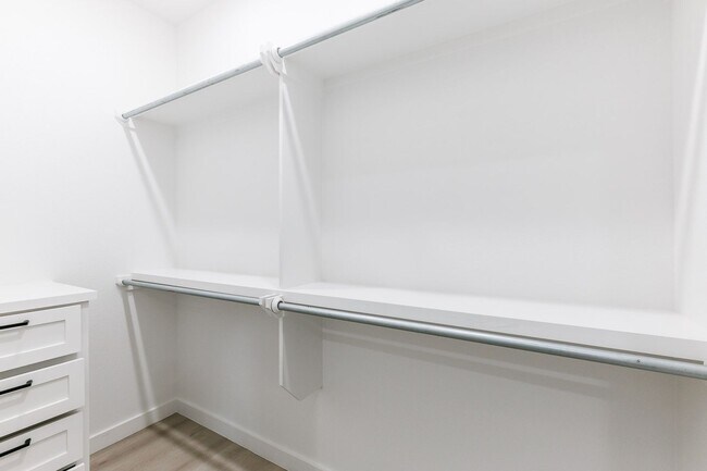 Building Photo - 1704 Elkhart Ave