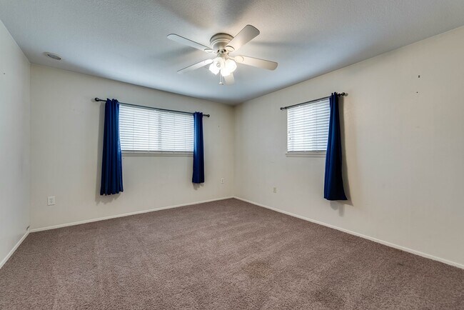 Building Photo - 6209 Glenhaven Dr