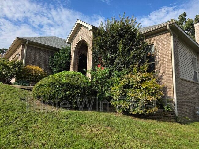 Building Photo - 1901 Hidden Creek Dr