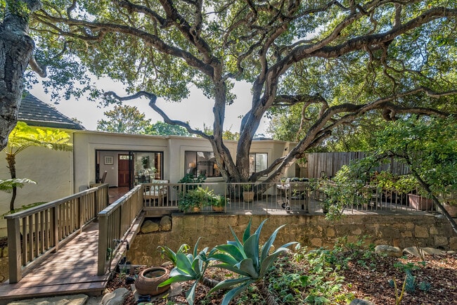 Building Photo - 548 San Ysidro Rd