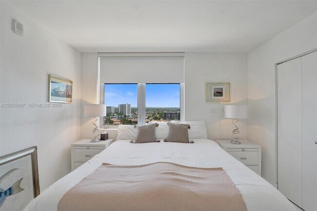 Building Photo - 2600 E Hallandale Beach Blvd