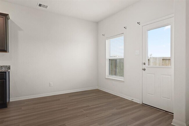 Building Photo - 2201 Bowline Rd