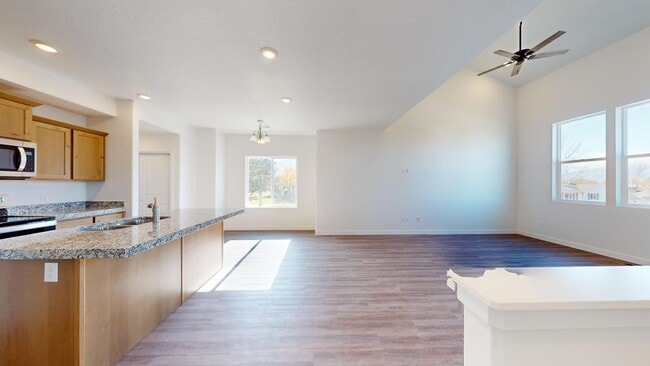 Building Photo - Modern Townhome Living in Tooele