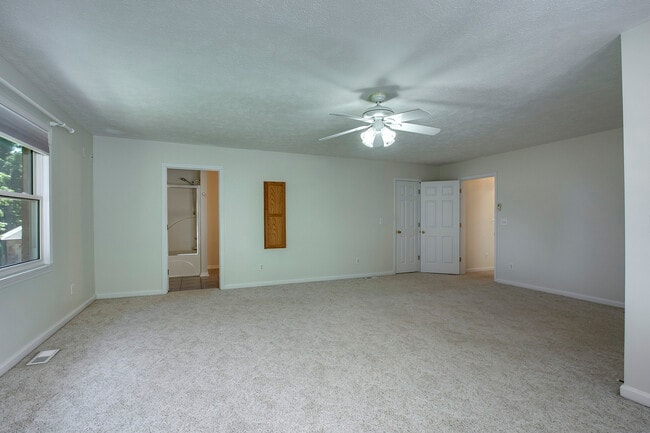 Building Photo - 201 Seminole Cir