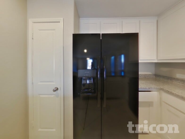 Building Photo - 8901 Red Fox Trl