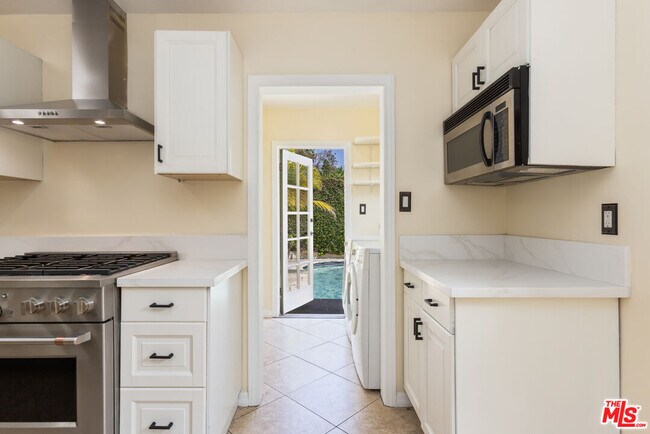 Building Photo - 1974 Preuss Rd