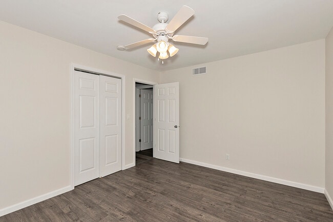 Building Photo - 8310 E Coral Rd