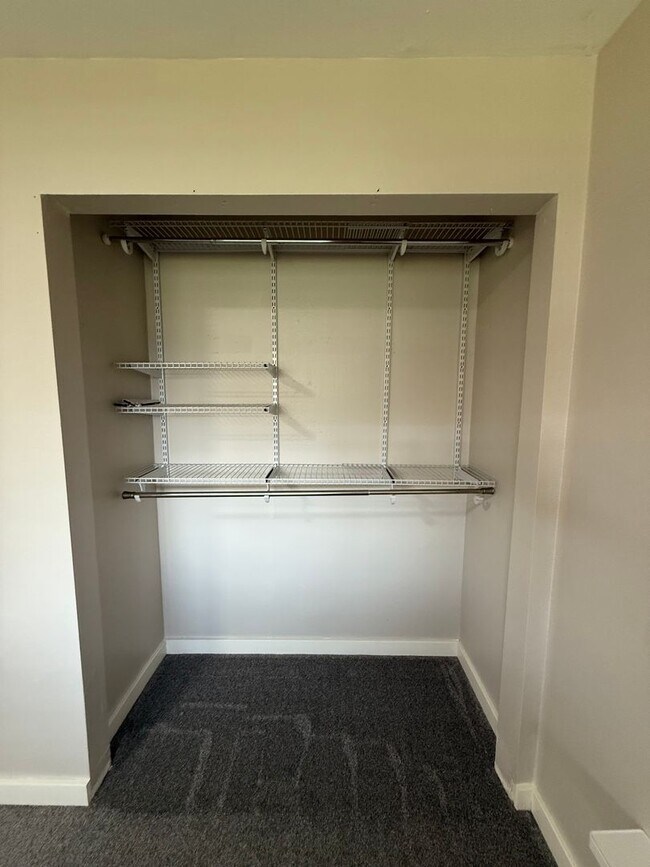 Building Photo - Condo with a Pool