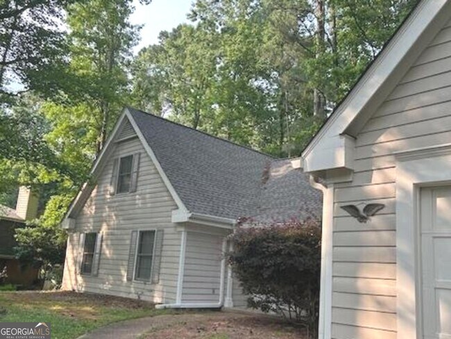 Building Photo - 102 Whisper Trce