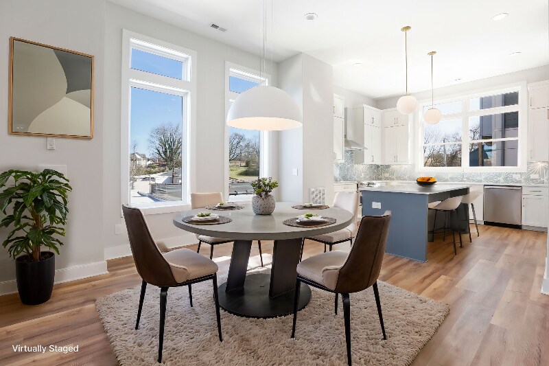 Building Photo - 107 E 9th St