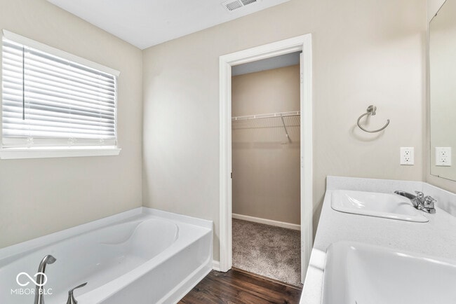 Building Photo - 6874 Nottingham Ln