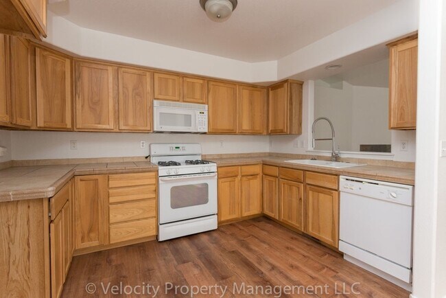 Building Photo - Charming Single Level Redmond Home!