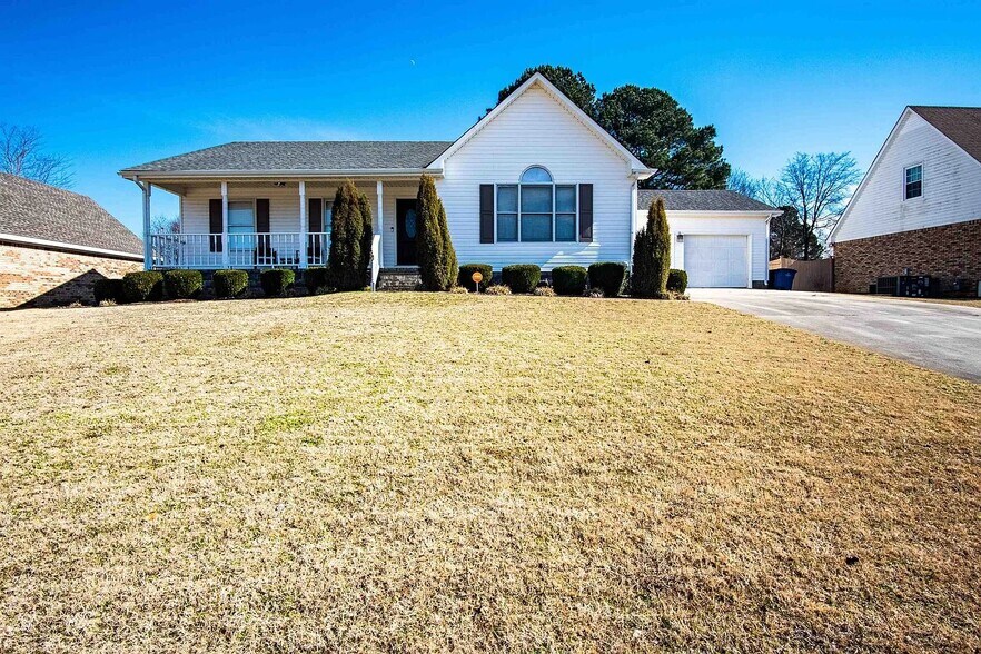 Building Photo - 304 Twin Oak Dr