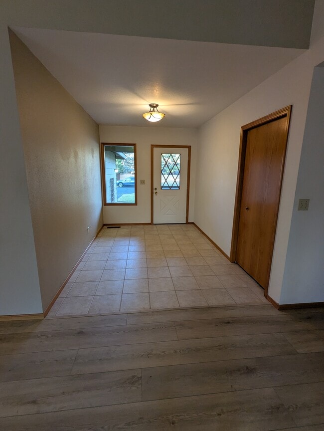 Building Photo - 1315 NE Paula Dr