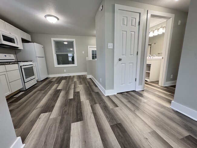 Building Photo - 603 NE 51st Pl