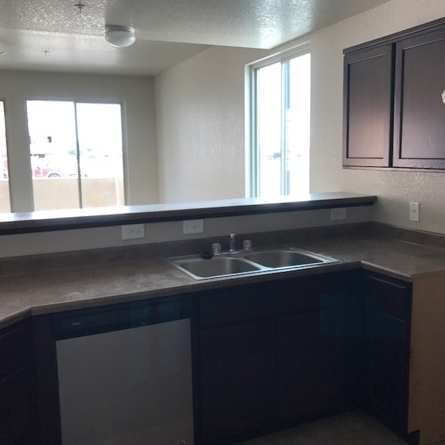 Building Photo - El Dorado 2 - 3 Bedroom 2 1/2 Bath Condo