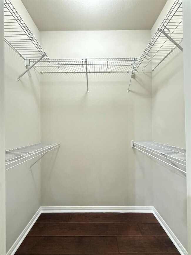 Building Photo - 4025 Meadow Bluff Way