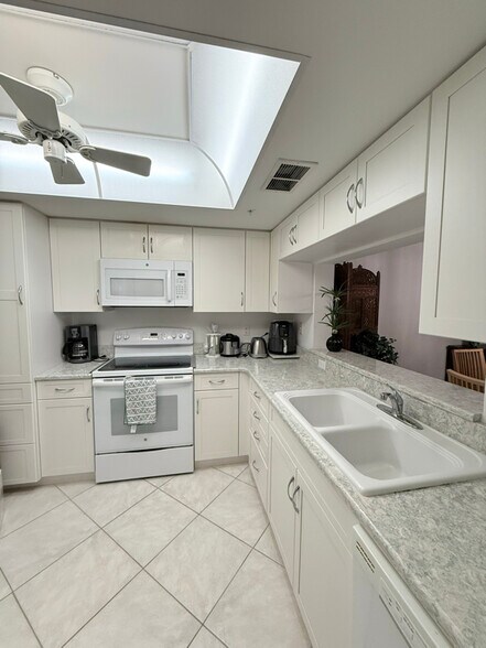 Building Photo - 9300 Clubside Cir