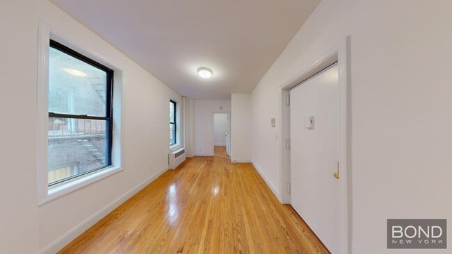 Building Photo - 425 E 65th St
