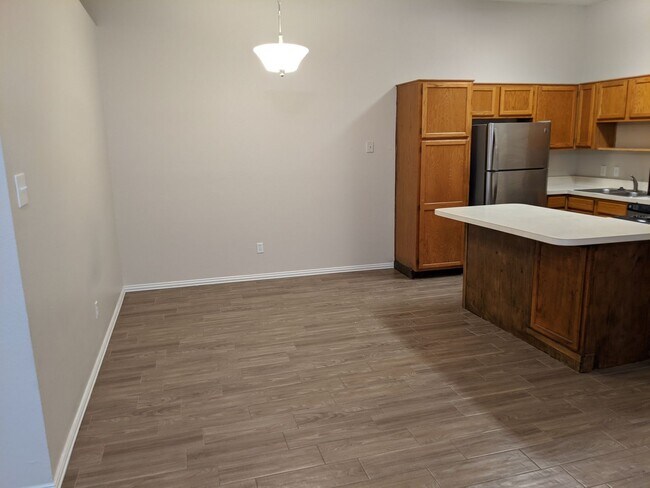 Building Photo - Spacious 3 Bedroom 2 Bath Half of Duplex A...