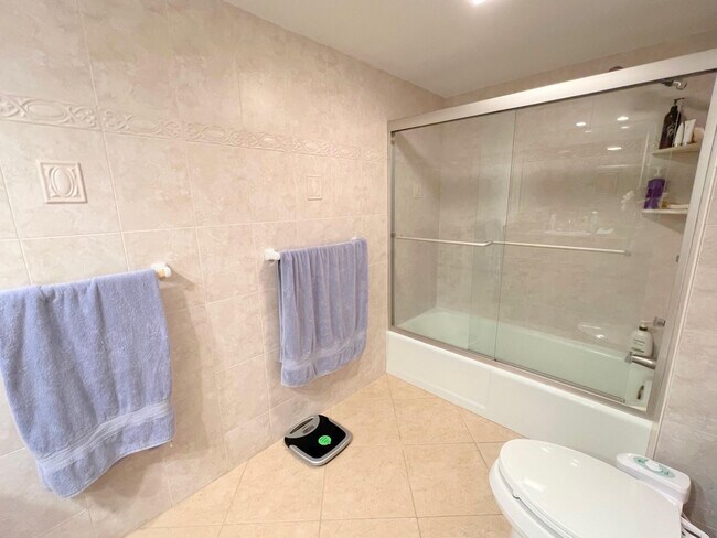 Building Photo - 3400 Galt Ocean Dr