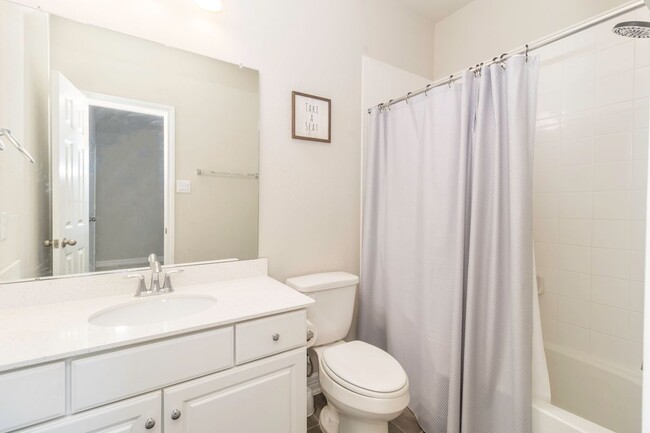Building Photo - 3010 Flora Manor Dr